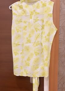Floral Sleeveless Tie-Front Top size L