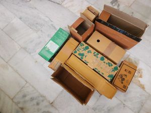 cardboard boxes with bubble wrap