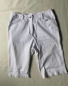 GOLF WEAR White Capri Pants