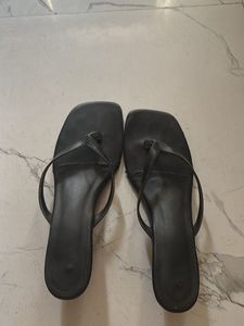 Chic Black Thong Sandals