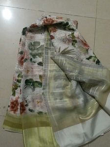 Beautiful Floral Print Saree