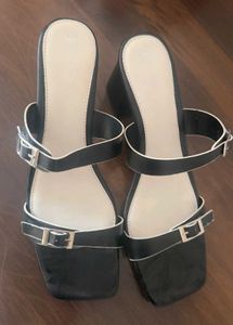 Trendy Black Buckle Heeled Sandals