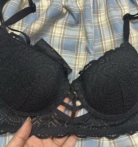 Lace Detail Strappy Black Bra