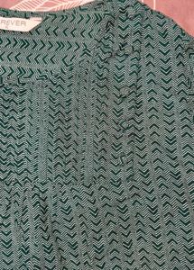 💚💚new green Chevron Pattern Top