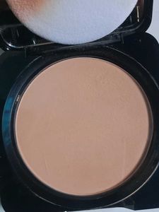 NY Bae Runway Radiance Compact Powder