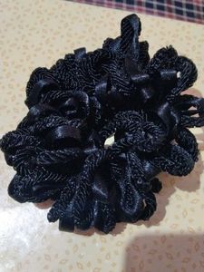 Trendy Black Ruffle Frill Juda Scrunchie