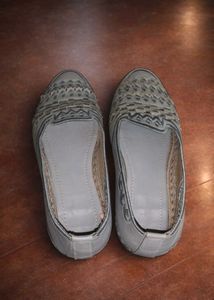 Elegant Embroidered Slip-on Shoes