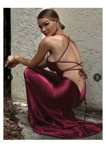 Maroon shoulder straps maxi dress