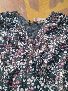 Floral Print V-Neck Puff Sleeve Top