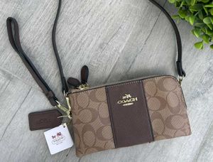 Coach Wristlet - slings