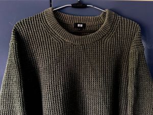 Uniqlo Original Green Knit Sweater