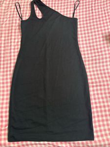 Chic Black One-Shoulder Cut-Out Dress🖤
