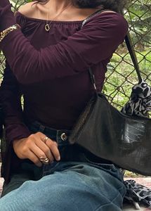 trendy sling black with portable space