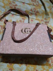 Chic Textured Handbag with Gold Accent