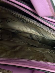 Chic Pink Handbag with Textured Detail