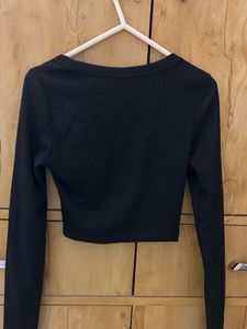 Classic Black Long Sleeve Crop Top