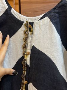 Stylish Black &amp; White Striped Kurta