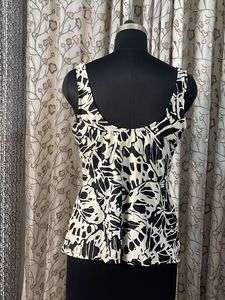 Stylish Black &amp; White Leaf Print Top