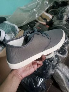 NEW NO USED CASUAL SHOES,