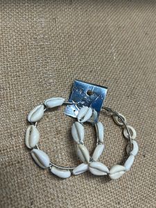 Unused Shell Earings With Freebie