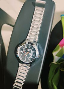 Men's Analog Watch. Like New. No Offered Coins