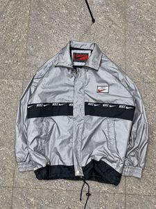 nike lightweight silver jacket
