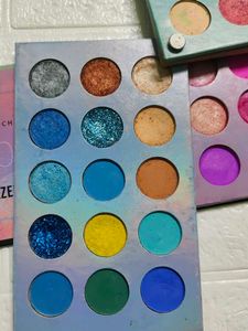 set of 2 Vibrant Eyeshadow Palettes