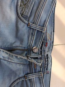 flu Light Wash Denim Jeans