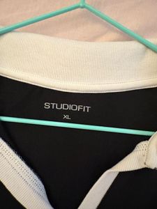 Sleeveless Collared Crop Top