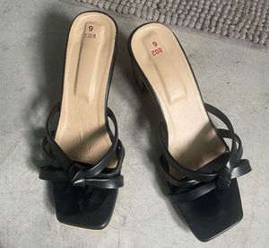 Chic Black Bow Detail Heeled Sandals