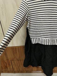 Colour Black An White Tshirt Kam Kurti Size M