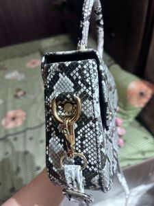 Stylish Snake Print Handbag