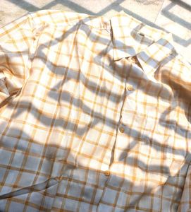 formal yet versatile full-sleeve button-shirt.