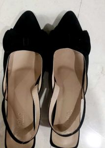 Black velvet sandel