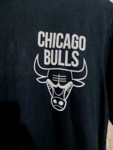 Chicago Bulls Logo Tee M Size