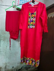 Red kurta pant sets.
