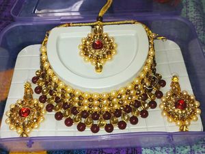 New High Quality Pearls With Gold Kundan Stone Big AD Stone Red Full Necklace With Mang Tikka With Earing It's New