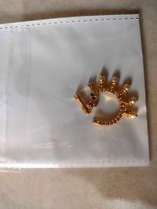 Gold-toned & Pearl Nose Ring