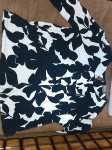 GIA TOP WITH BLACK ABSTRACT PRINT