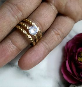 Elegant Gold Ring with Crystal