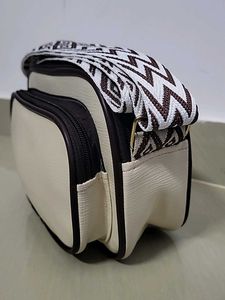 Stylish Crossbody Bag with Geometric Strap