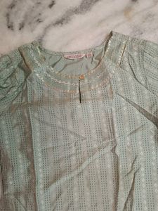 Avasa Kurti