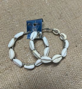 Unused Shell Earings With Freebie