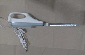 Price Drop - Cascade Electric Knife with 2 Blades
