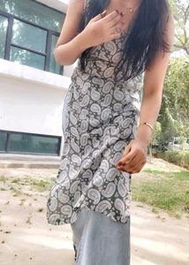sleeveless straight kurti