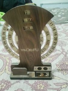 Wooden Perpetual Desk Calendar