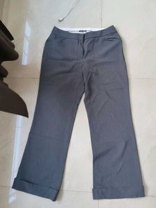 Chic Grey Cropped Pants