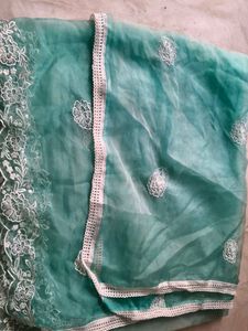 Elegant Dupatta with Floral Lace♂️