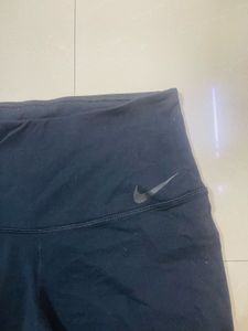 Nike High-Waisted Cropped Capri tights