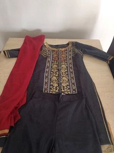 Aurelia Elegant Embroidered Kurti Set